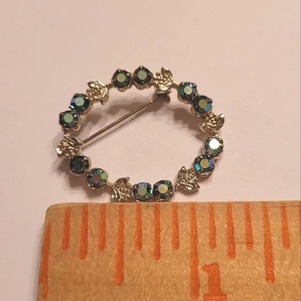 Vintage Gold‎ Tone Aurora Borealis Rhinestone Wreath Circle Brooch Pin Floral